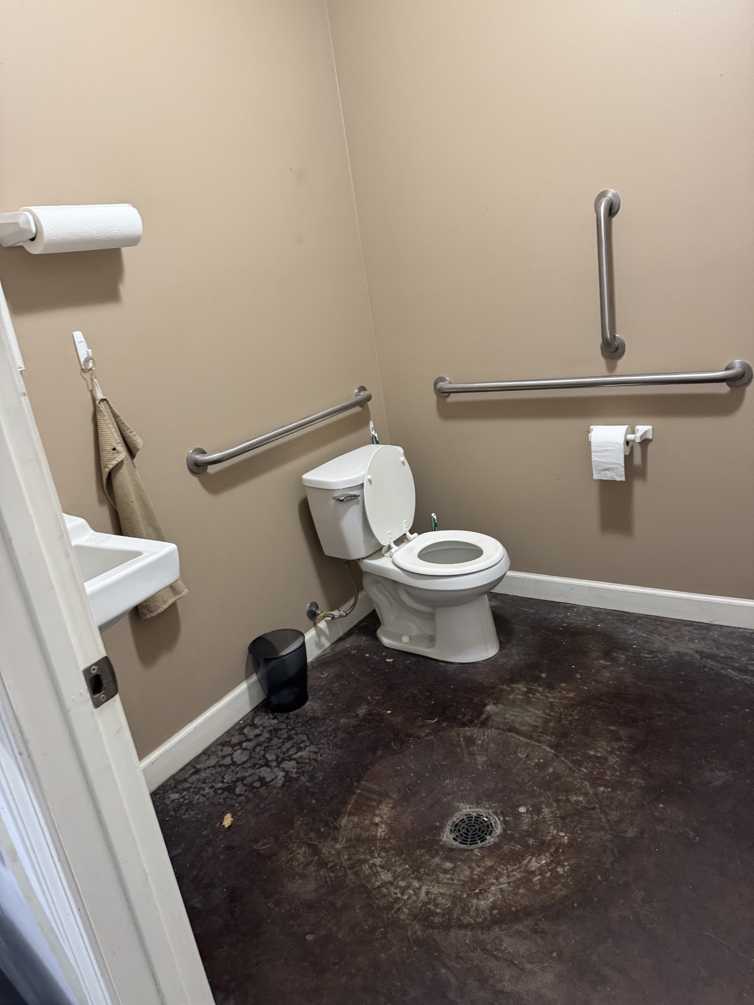 Contractor Bay & Office Space — Amenities & Features
