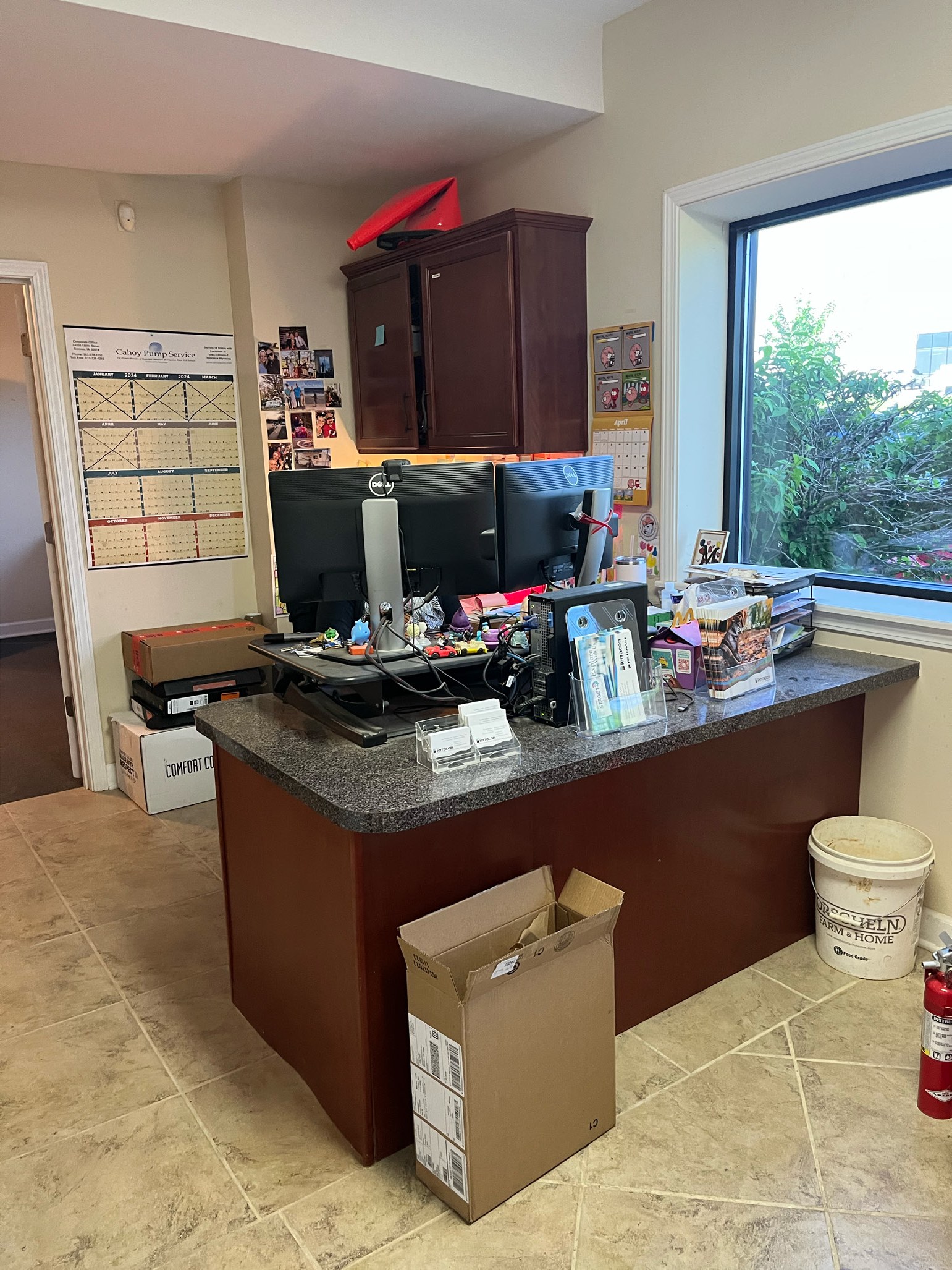 Office/Warehouse Space with Reception Area — Amenities & Features